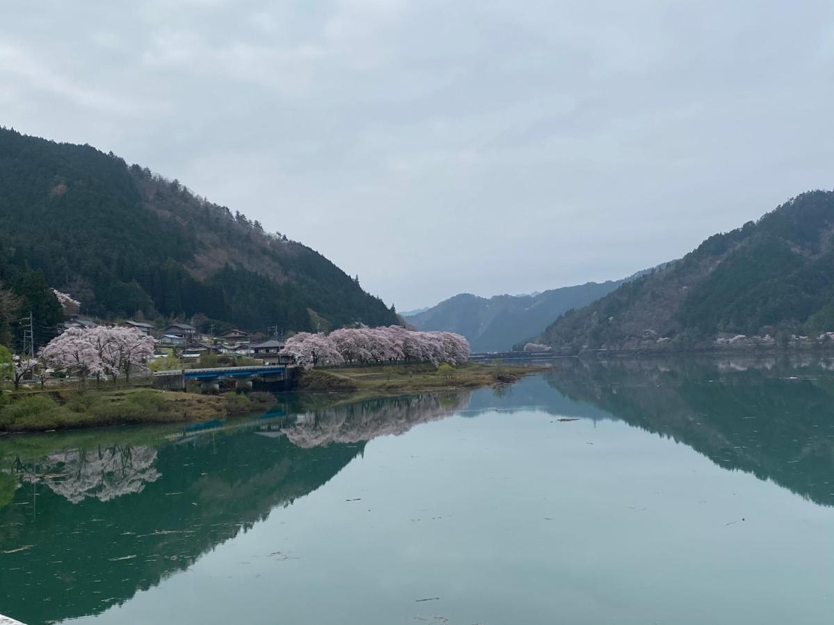 גוג'ו 花緑里-Hanamidori-乙原のやど 岐阜下呂温泉郡上飛騨金山湖畔リゾート מראה חיצוני תמונה